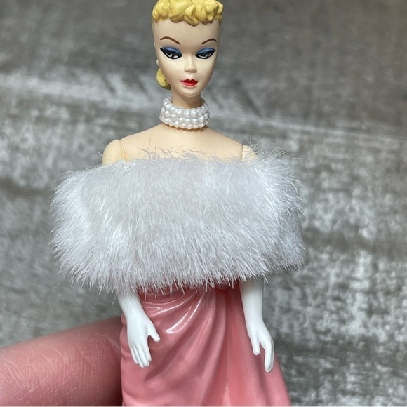 Hallmark Barbie Featuring the Enchanted Evening Ornament - Picture 7 of 7
